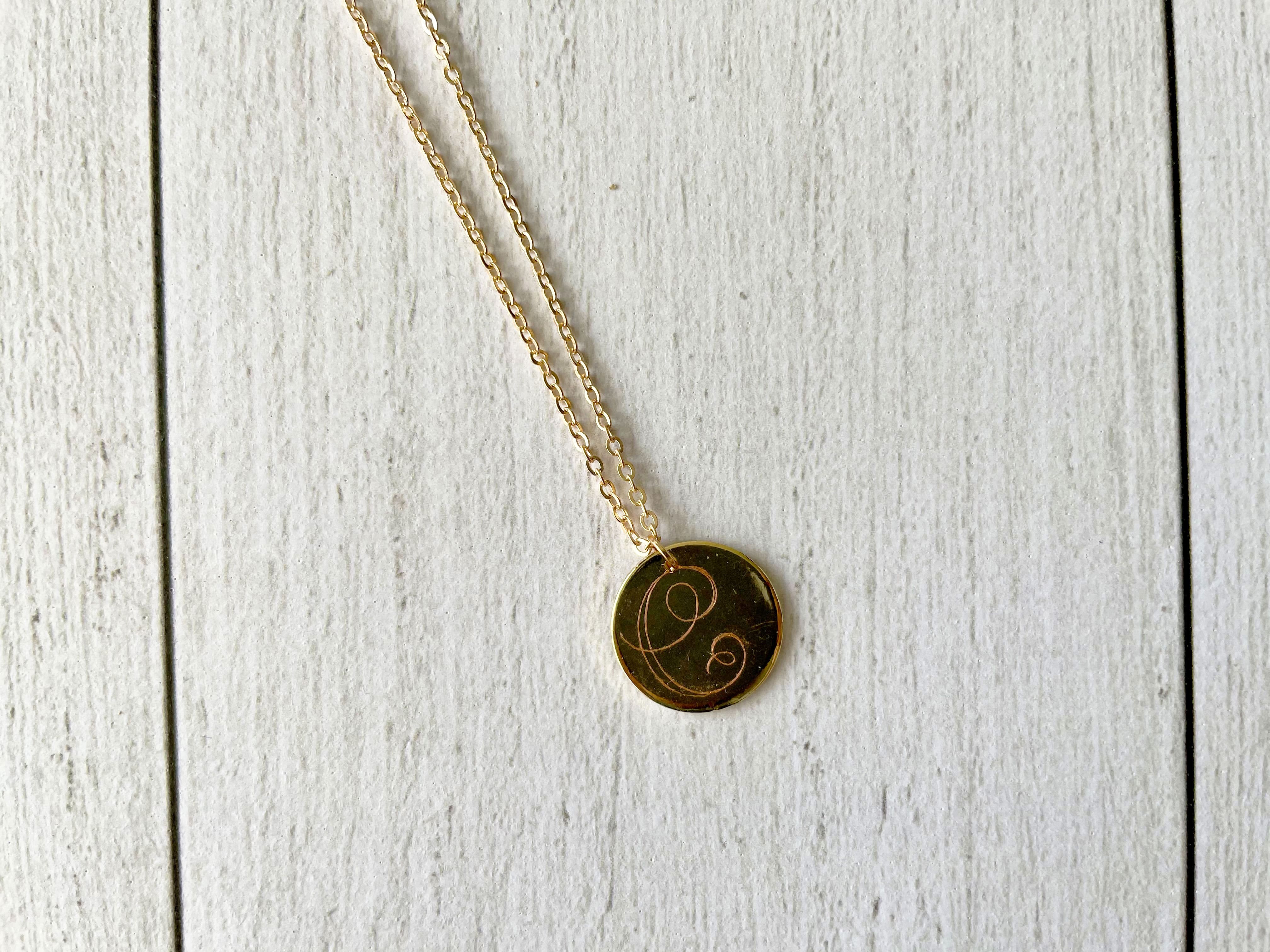 Médaille gravée avec Cricut